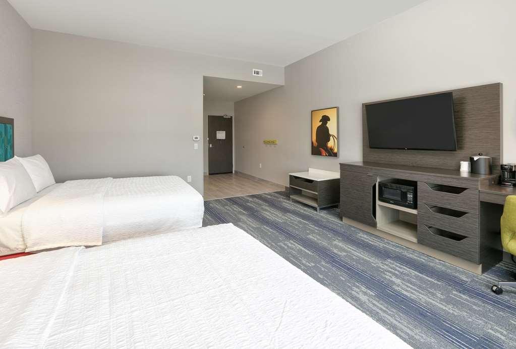 Hampton Inn & Suites Делгарт Номер фото
