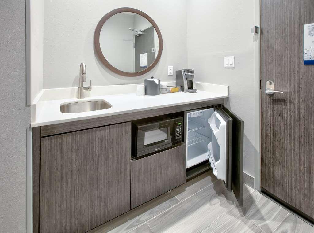 Hampton Inn & Suites Делгарт Номер фото