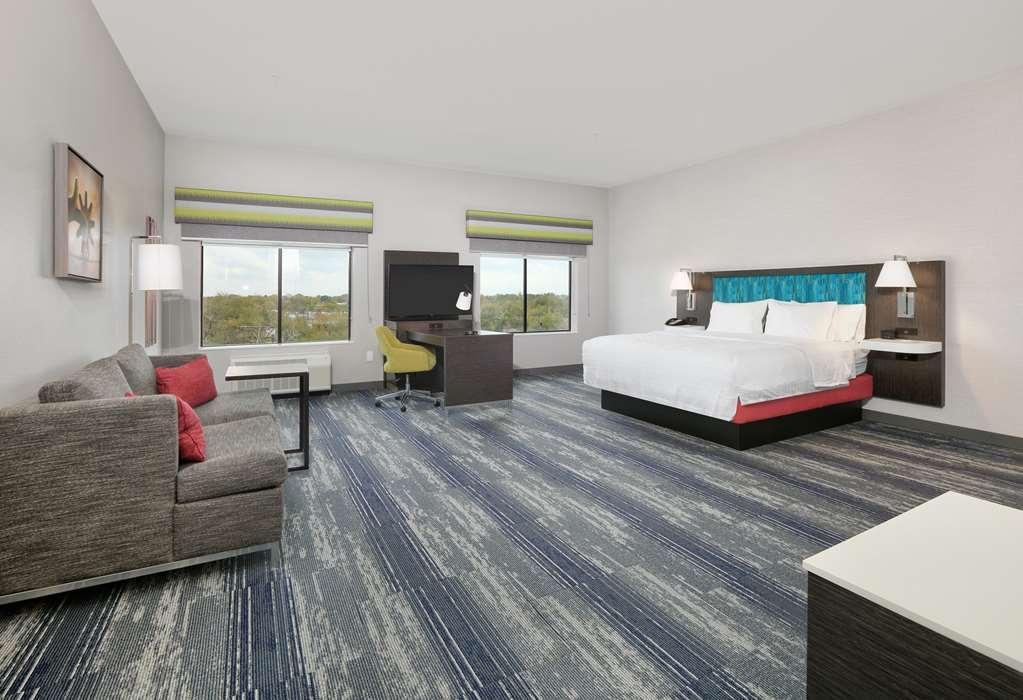 Hampton Inn & Suites Делгарт Номер фото